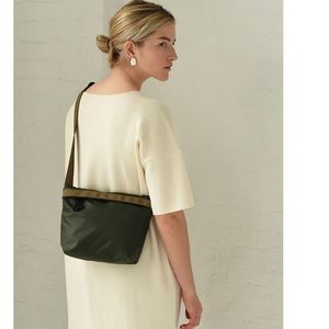 864 NYC NYLON CROSSBODY BAG OLIVE COYOTE COLORWAY